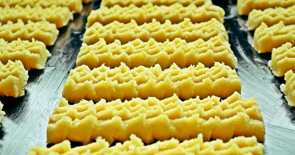 Remove Cookies Safely - Cooking Tips